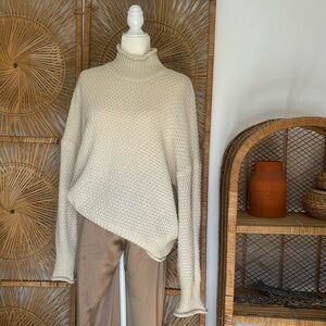 Hanna Nikole comfy sweater